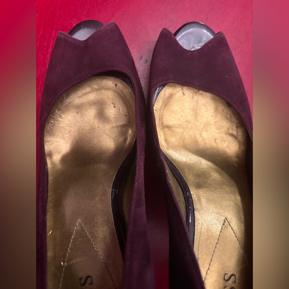 GUESS Purple Suede Open Toe Shoes